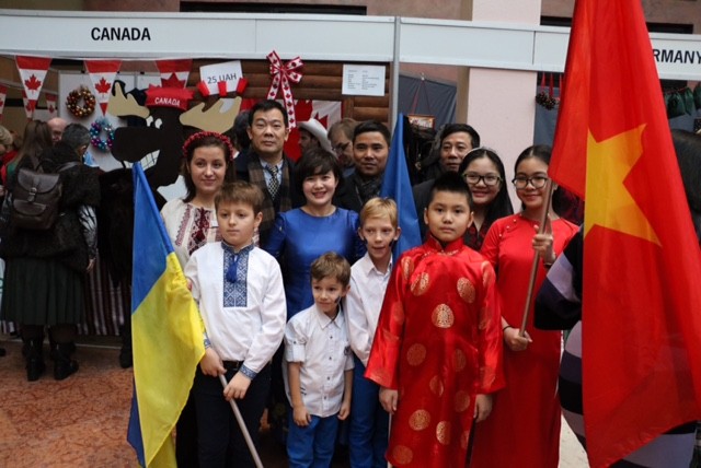 Việt Nam tham gia hội chợ từ thiện thường niên tại Ukraine  - ảnh 2